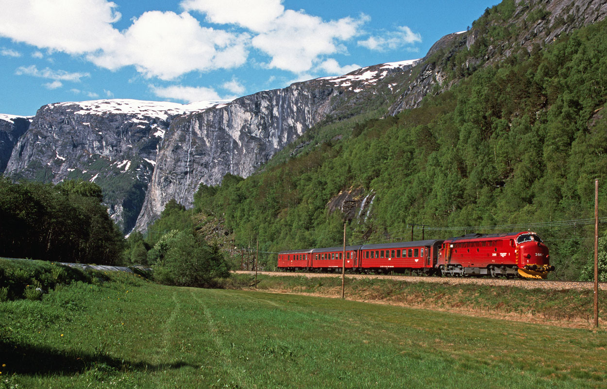 Paradise! NSB Di3.641 briefly disturbs the peaceful scene at Flatmark with train 2354 from Andelsnes to Dombås on 25 May 2000.